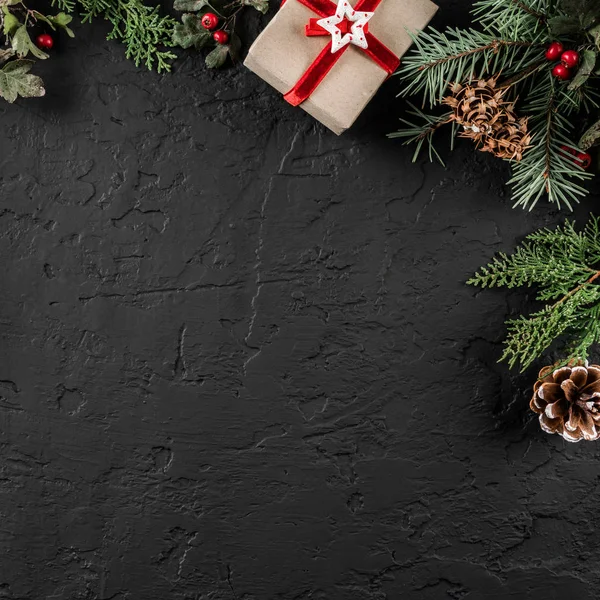 Cornice Layout Creativo Fatta Rami Albero Natale Pigne Regali Sfondo — Foto Stock