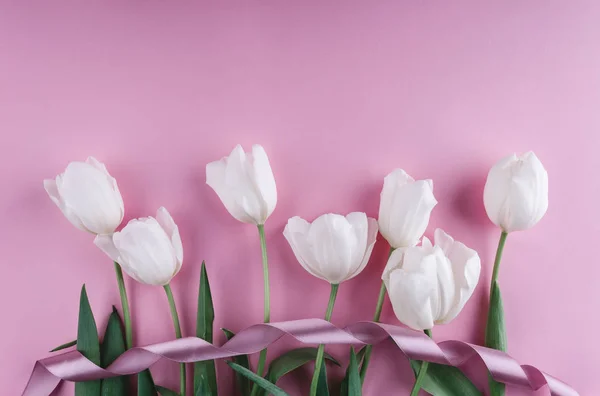 Tulipanes Blancos Flores Sobre Fondo Rosa Claro Tarjeta Felicitación Invitación — Foto de Stock