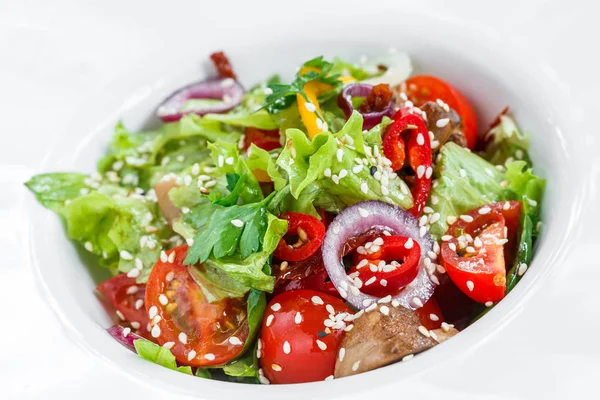 Salada Legumes Frescos Com Alface Cogumelos Grelhados Tomate Pimentão Doce — Fotografia de Stock