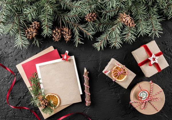 Carta Navidad Para Santa Sobre Fondo Oscuro Con Lápiz Ramas —  Fotos de Stock