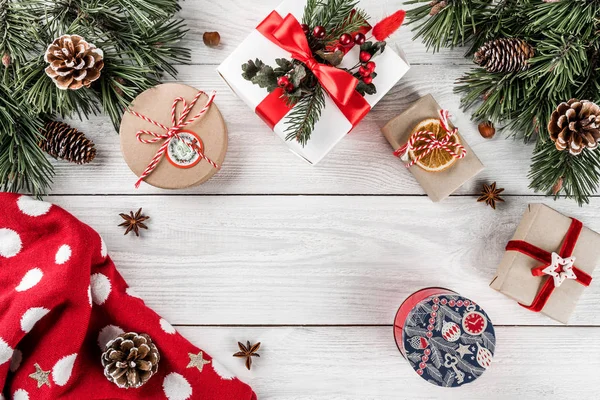 창조적인 레이아웃 크리스마스 전나무의 소나무 크리스마스 스웨터에 크리스마스와 테마입니다 — 스톡 사진