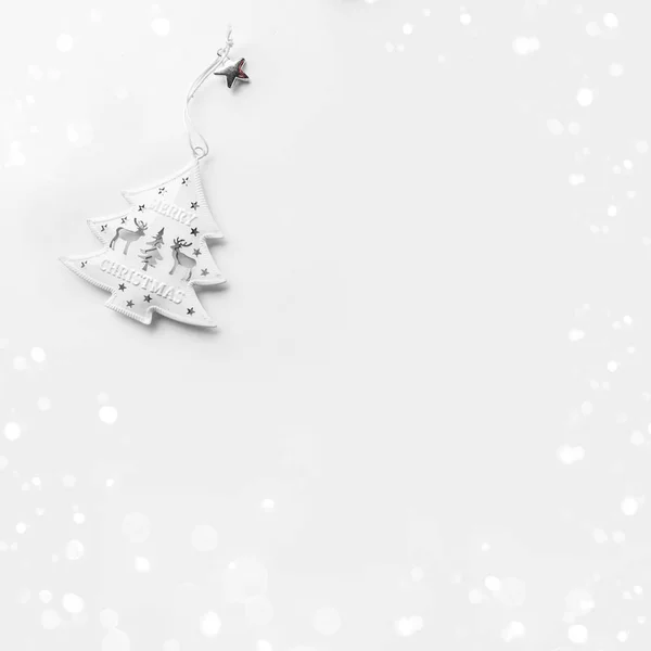 Decoração Natal Branco Sobre Fundo Branco Com Cones Pinho Natal — Fotografia de Stock