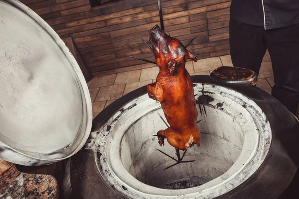 Porco Grelhado Arder Carvão Grelhador Quente Pratos Carne Quente — Fotografia de Stock