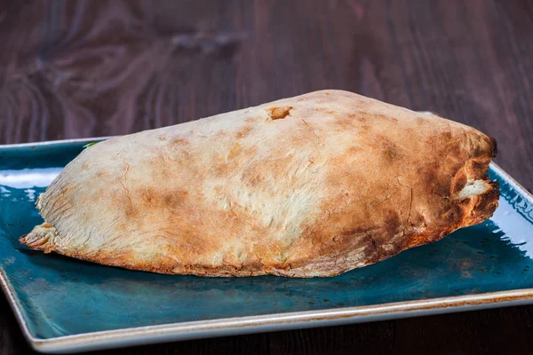 Gegrilde Kip Sandwich Van Vers Pita Brood Met Groenen Donkere — Stockfoto