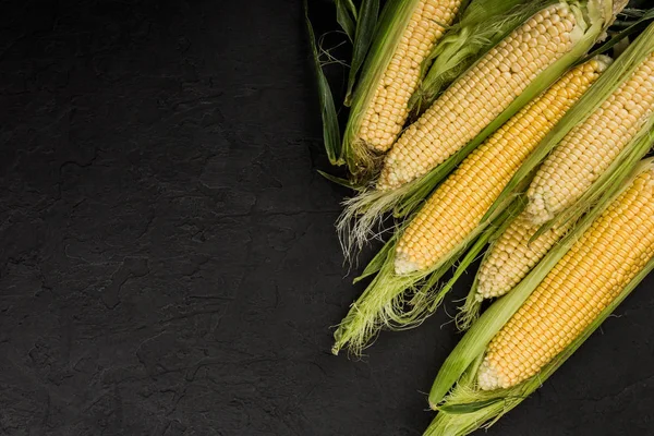 Fresh Corn Cobs Plate Dark Stone Table Food Concept Copy — Stock Photo, Image