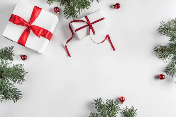 창조적인 프레임 크리스마스 전나무의 만드는 배경과 소나무 크리스마스와 테마입니다 — 스톡 사진