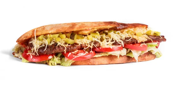 쇠고기 양상추 신선한 토마토 바탕에 치즈의 조각으로 신선한 빵에서 샌드위치 — 스톡 사진