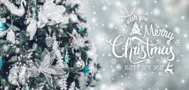 Noel ağacı arka plan ve metin mutlu Noeller ve mutlu yeni yıl ile kar, bulanık, kıvılcım. Xmas Tema