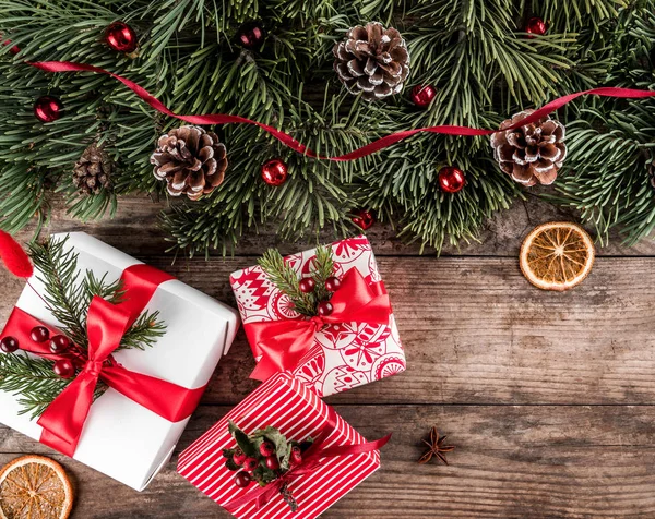 크리스마스 전나무 소나무 배경에서 크리스마스와 테마입니다 — 스톡 사진