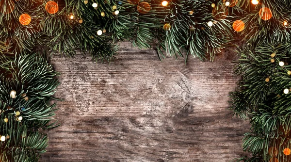 Creatieve Lay Out Badrand Van Kerstmis Fir Takken Houten Achtergrond — Stockfoto
