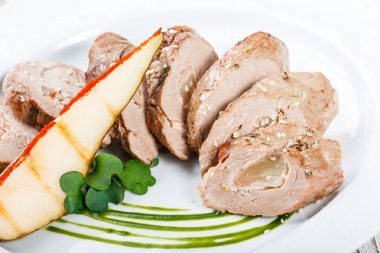 Et rulo armut kadar yakın ahşap arka plan ışığı ile doldurulmuş. Üstten görünüm