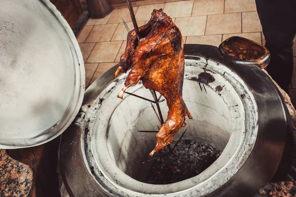 Cordeiro Grelhado Fogo Carvão Churrasqueira Quente Pratos Carne Quente — Fotografia de Stock