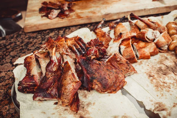 Surtido Corte Cordero Parrilla Conejo Cerdo Mesa Madera Con Cuchillo — Foto de Stock