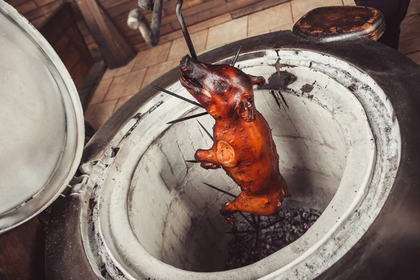 Porco Grelhado Arder Carvão Grelhador Quente Pratos Carne Quente — Fotografia de Stock