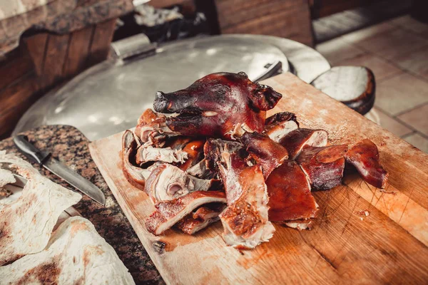 Porco Grelhado Com Bife Carne Tábua Corte Carne Quente — Fotografia de Stock