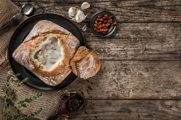 Sopa Rústica Pollo Con Setas Pan Con Especias Sobre Fondo — Foto de Stock