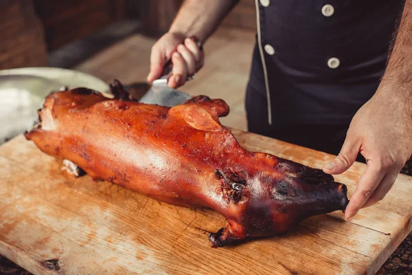Porco Grelhado Inteiro Com Bife Carne Tábua Corte Carne Quente — Fotografia de Stock