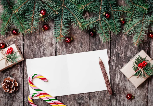 Carta Navidad Sobre Fondo Madera Con Regalos Navidad Ramas Abeto — Foto de Stock