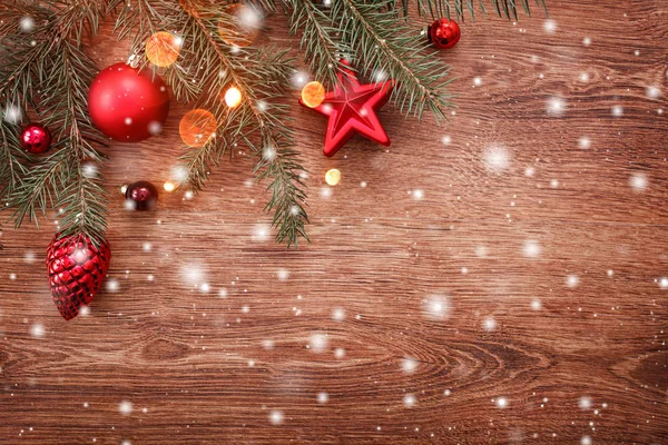 Decoraciones Navideñas Con Rama Abeto Sobre Fondo Madera Con Nieve — Foto de Stock