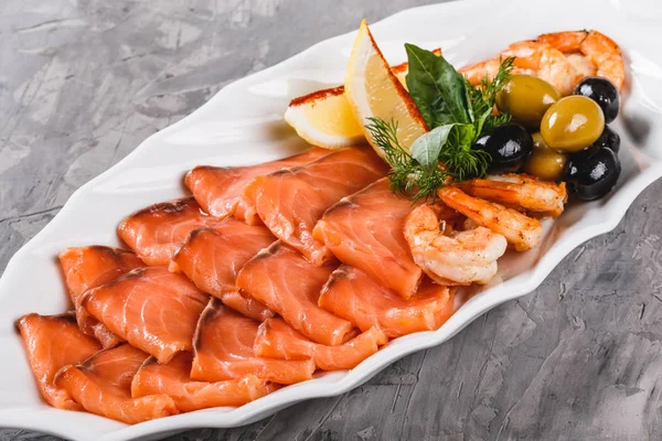 Seafood Platter Salmon Slice Shrimp Slices Fish Fillet Decorated Olives — Stock Photo, Image