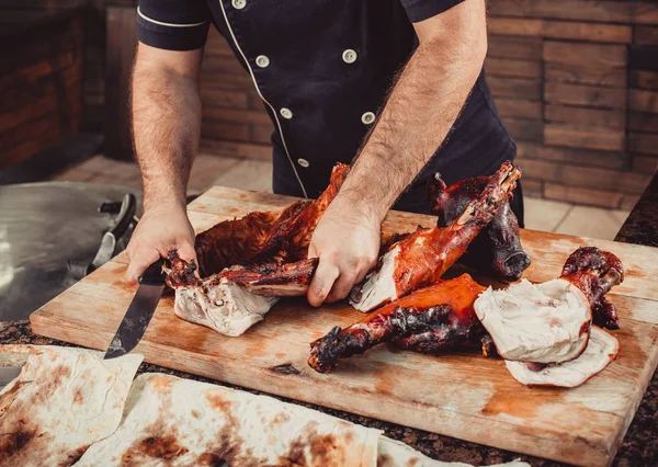 Chef Hands Cutting Grilled Grilled Pork Steaks Knife Cutting Board — Stock Photo, Image