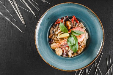 Deniz ürünleri ile Makarna spagetti, langoustine, midye, istiridye