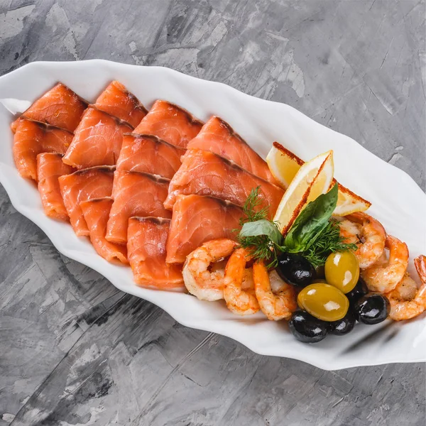 Seafood platter with salmon slice, shrimp, slices fish fillet — Stock Photo, Image