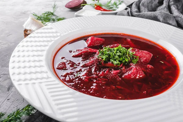 Sopa de remolacha tradicional ucraniana y rusa - borscht — Foto de Stock