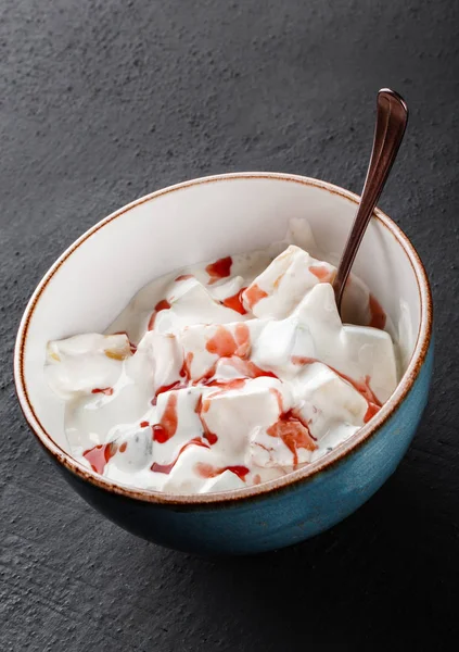 Fruktsallad med banan, apelsin, vindruvor och granatäpple med CRE — Stockfoto