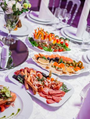 Düğün masası lezzetli yemekler ile servis, antipasto tabağı soğuk beni