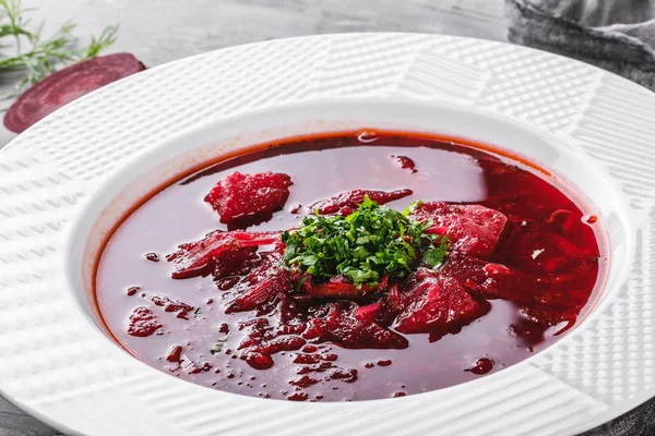 Oekraïense en Russische traditionele bietensoep-Borscht in Pla — Stockfoto