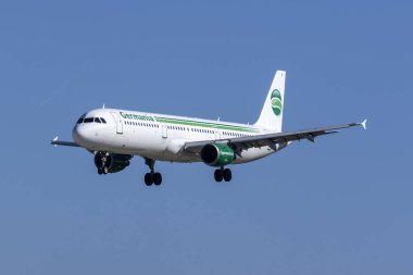 Luqa, Malta - 1 Şubat 2019: Germania Airbus A321-211 (Reg: D-en) iniş pisti 31, Mla için son uçuş iflas gitmeden önce işletim.