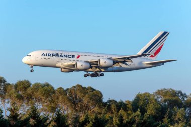 Luqa, Malta - 12 Temmuz 2020: Air France Airbus A380-861 (F-HPJD) hizmet için Malta 'ya varıyor.