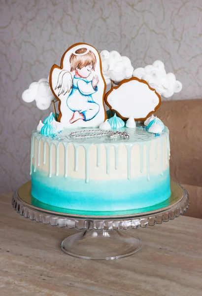 Blauwe dooptaart met een engel op een peperkoek — Stockfoto