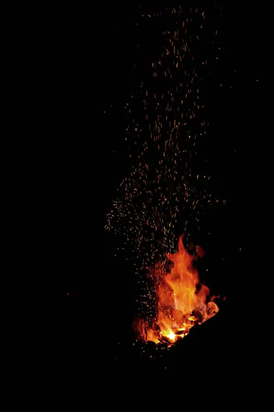 Pontas Chama Fogo Ferreiro Com Faíscas Close Fundo Escuro — Fotografia de Stock