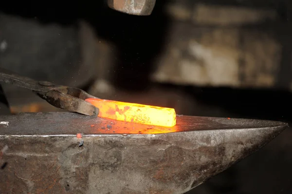 Blacksmith Working Metal Hammer Anvil Forge — Stock Photo, Image