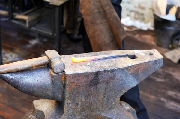 Blacksmith Working Metal Hammer Anvil Forge — Stock Photo, Image