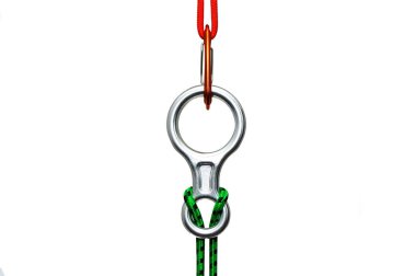 Beyaz arka plan üzerinde izole carabiner