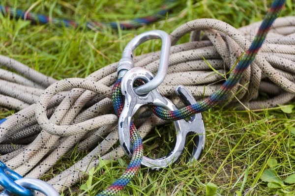 Climbing sports image of a carabiner on a rope — Stock Photo, Image