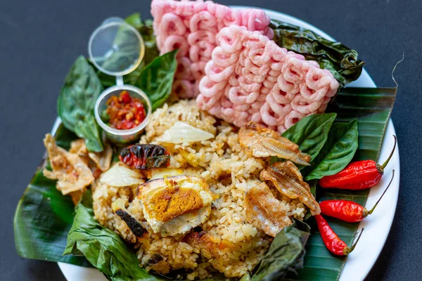 Nasi Bakar Κυριολεκτικά Ψημένο Ρύζι Ένα Παραδοσιακό Φαγητό Της Ινδονησίας — Φωτογραφία Αρχείου