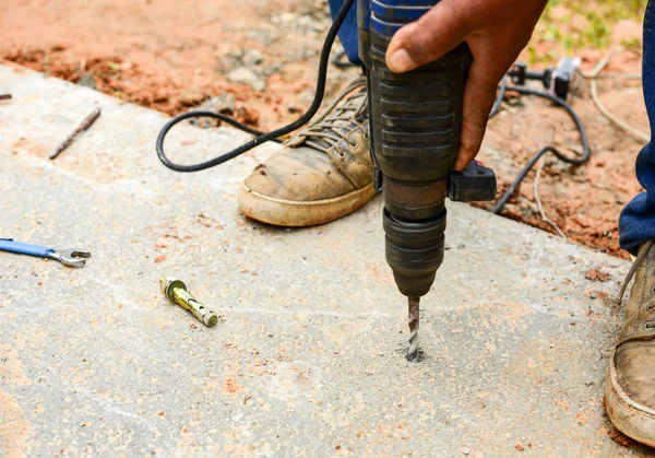 People Using Electric Drill Drilled Concrete Put Steel Anchor — Stock Photo, Image