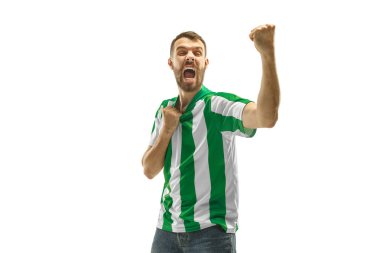 İrlandalı fan beyaz arka plan üzerinde kutluyor