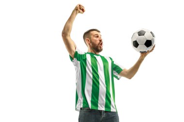 İrlandalı fan beyaz arka plan üzerinde kutluyor