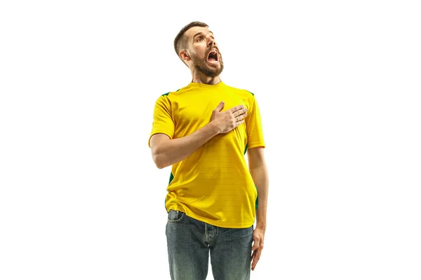 Ventilador brasileiro comemorando em fundo branco — Fotografia de Stock