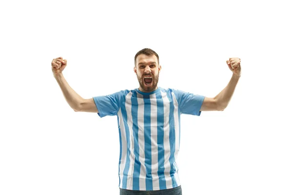 Аргентинский футбольный фанат празднует на белом фоне — стоковое фото