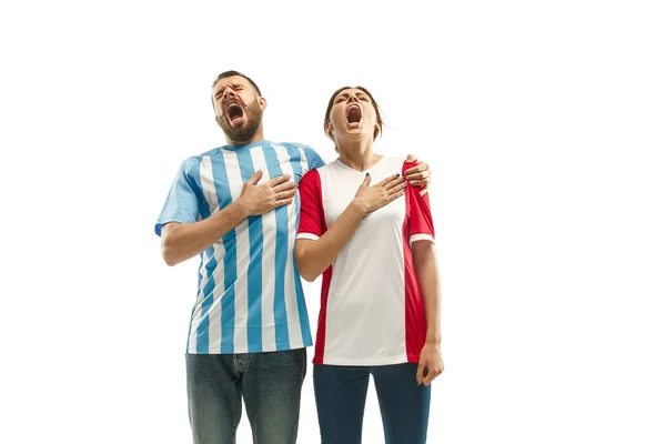 Der argentinische Fußballfan feiert auf weißem Hintergrund — Stockfoto
