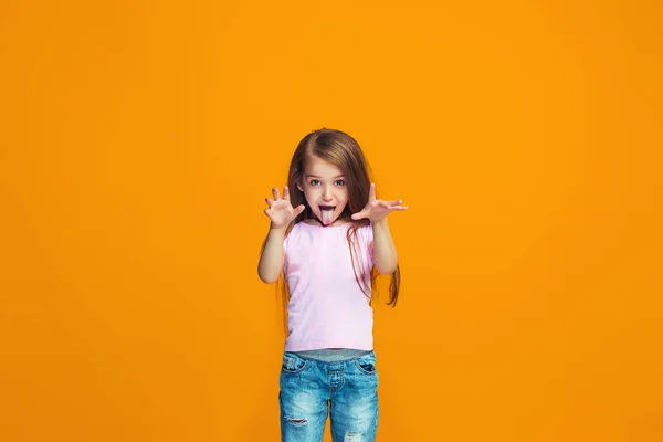 O squint olho adolescente menina com expressão estranha — Fotografia de Stock