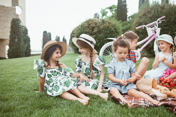 Crianças moda conceito — Fotografia de Stock