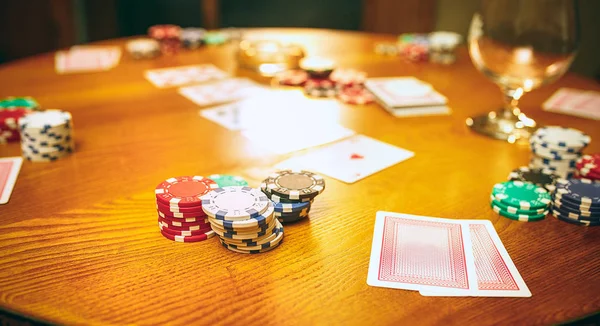 Fichas para jogar, beber e jogar cartas — Fotografia de Stock