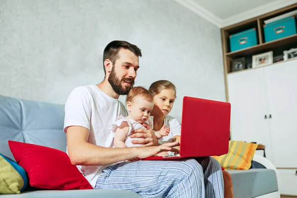 Father and his daughters at home — Stock Photo, Image